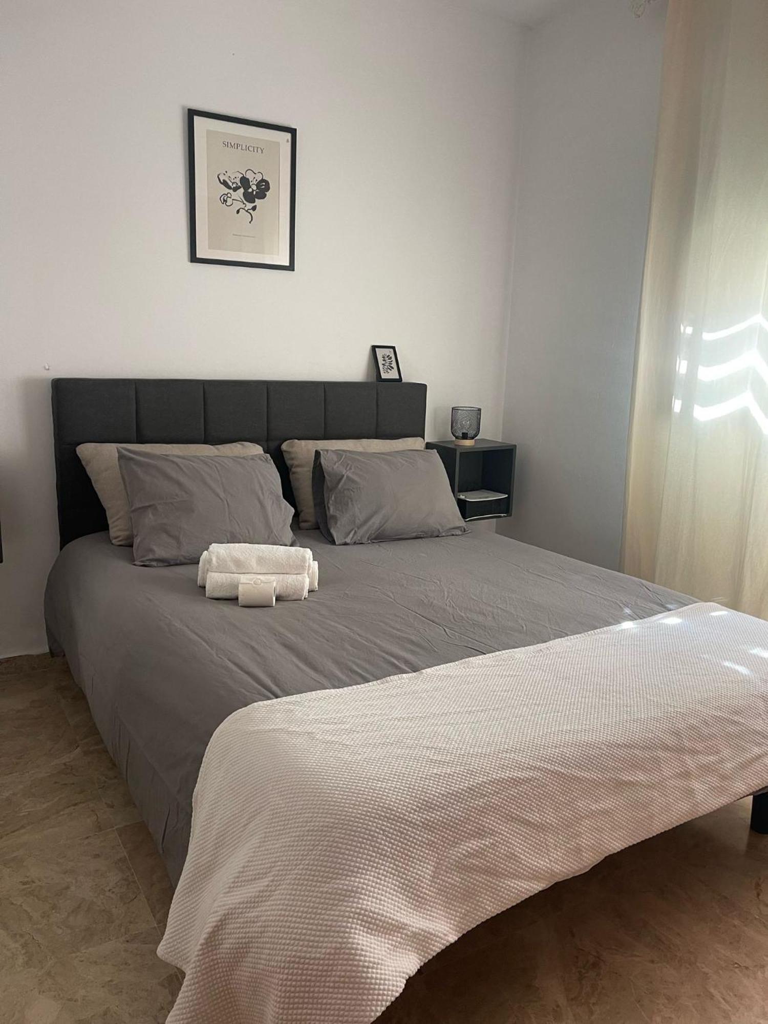 Hotel Astral-Habitacion Doble Privada En Casa Compartida-Uebica2 Mairena del Aljarafe Esterno foto