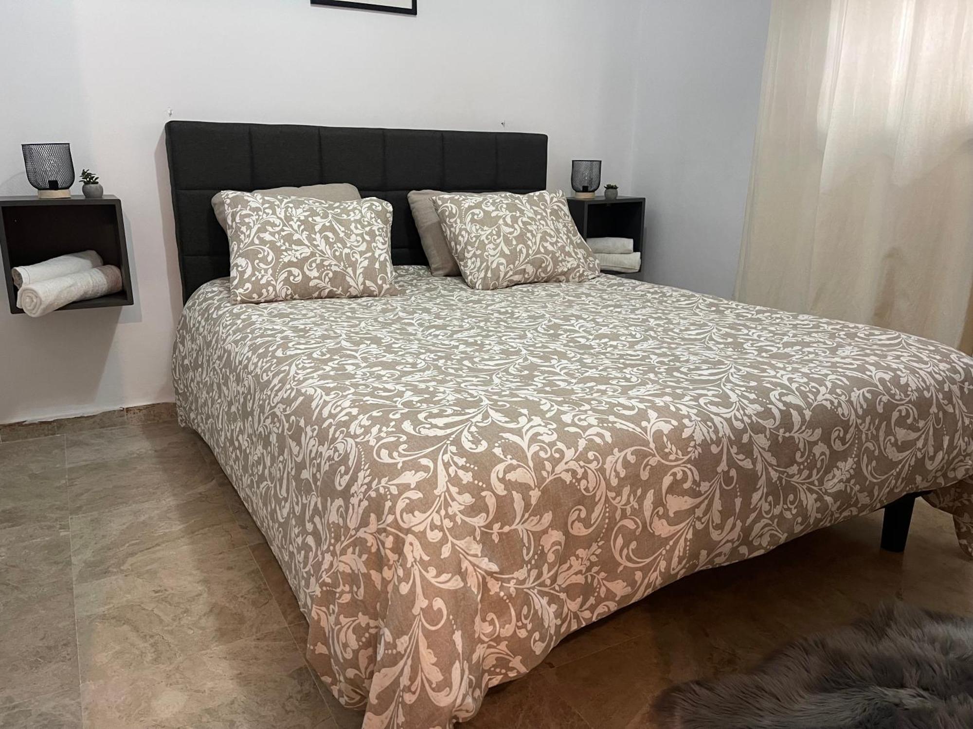 Hotel Astral-Habitacion Doble Privada En Casa Compartida-Uebica2 Mairena del Aljarafe Esterno foto