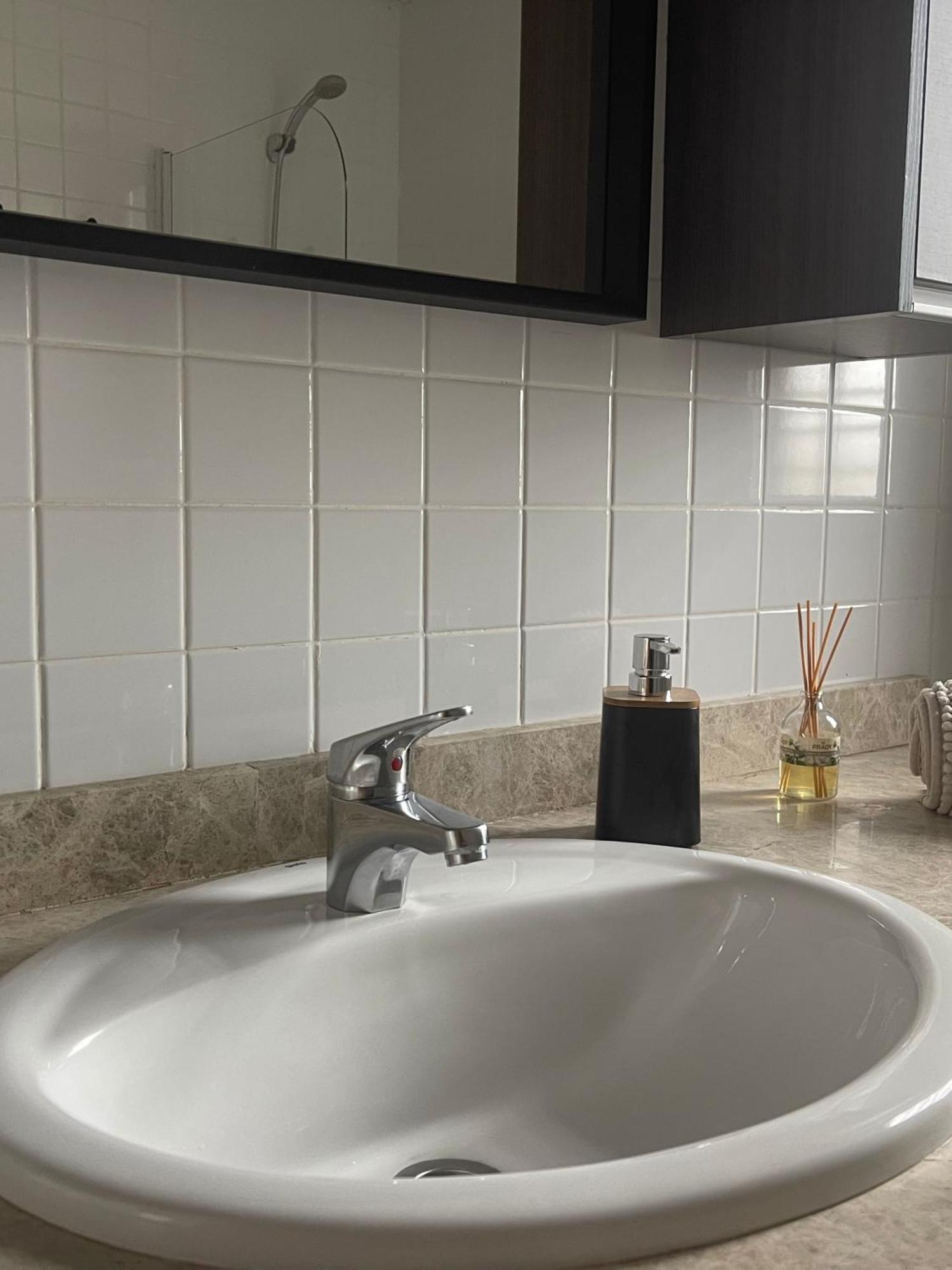 Hotel Astral-Habitacion Doble Privada En Casa Compartida-Uebica2 Mairena del Aljarafe Esterno foto